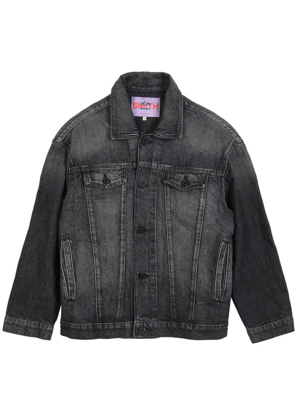 Jaket denim relaxed fit warna hitam pudar dari Jackie Smith tampak depan