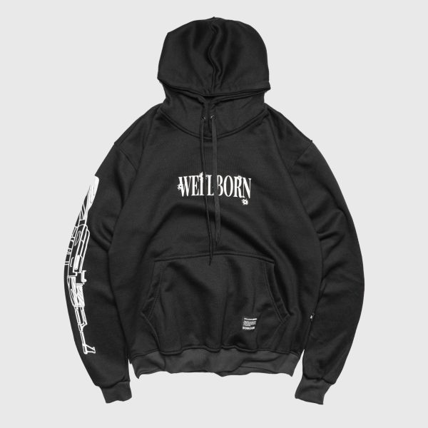 Hoodie hitam AIM dengan lengan grafis