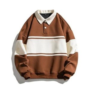 Sweater unisex lengan panjang bahan cotton fleece warna coklat dengan kerah dan aksen putih di bagian tengah serta lengan.